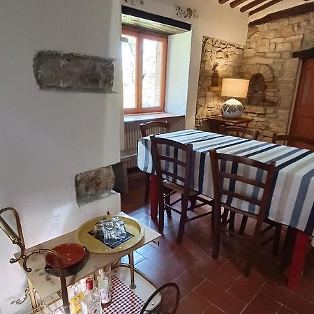 Pilgrim Rooms Губио Екстериор снимка