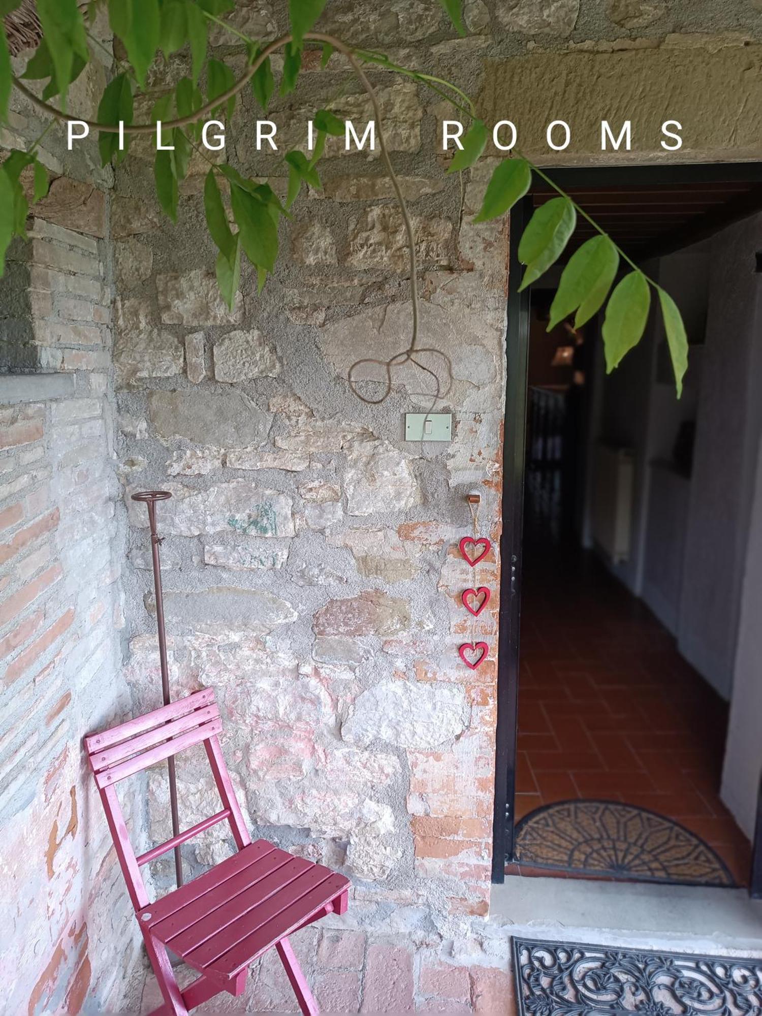 Pilgrim Rooms Губио Екстериор снимка